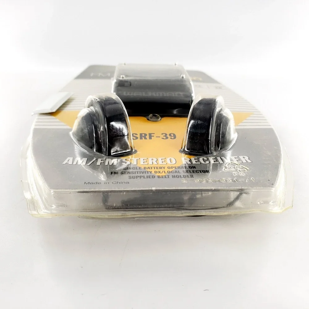 Sony Walkman SRF-49 FM/AM Stereo Radio Brand New Sealed **Damaged Packaging**